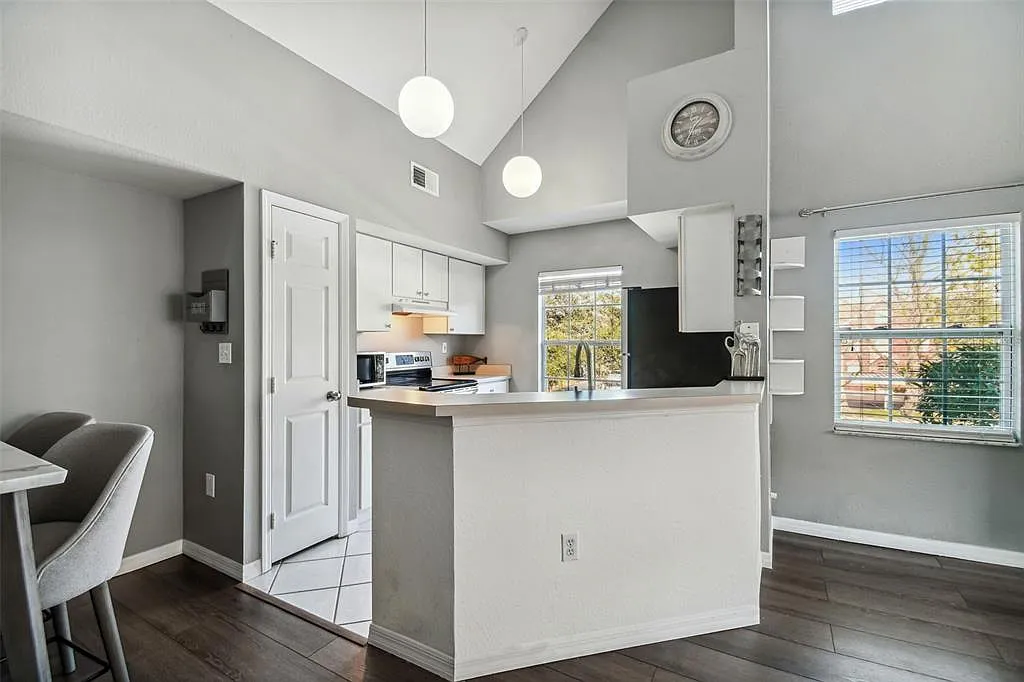 2 bed, 2.0 bath, 1168 sqft, $1,975 — Photo 4