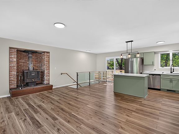 2nd image of 418 Deerfield Ct