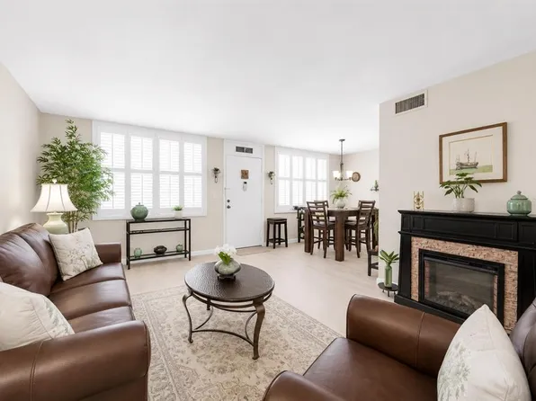 4720 Locust St NE APT 206, Saint Petersburg, FL 33703