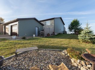 4505 Crown Point Rd NW, Mandan, ND 58554