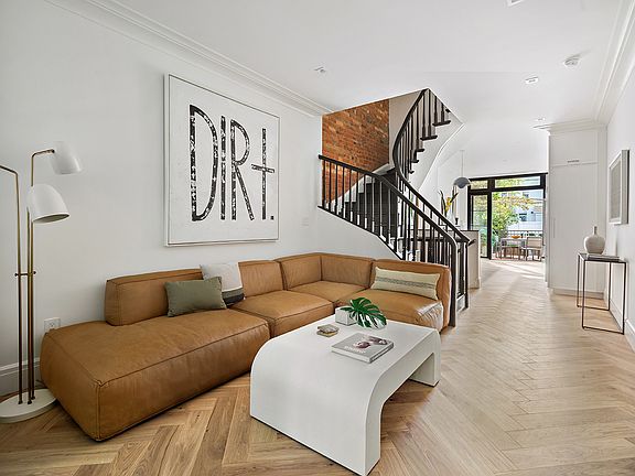 5th image of 164 Saint James Pl
