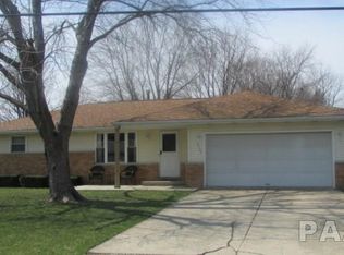 10107 N Spring Ln, Peoria, IL 61615