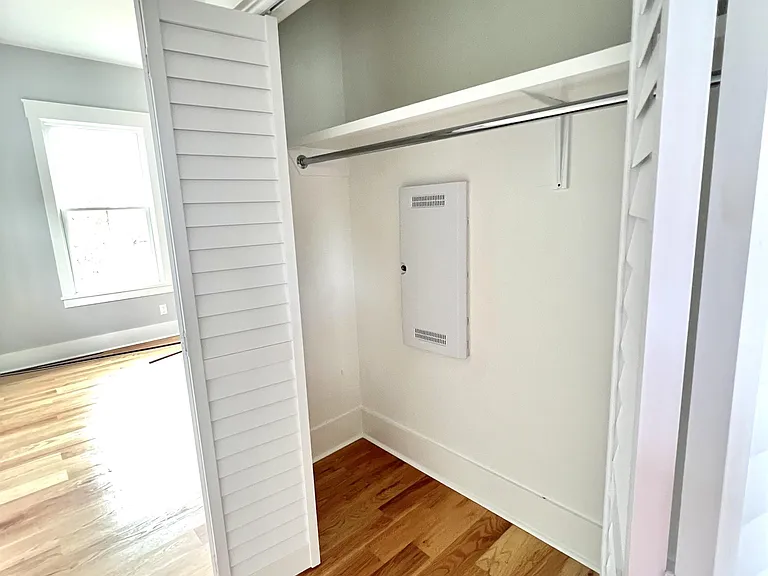 120 E Duffy St #B — Photo 11