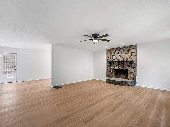5th image of 134 N Lake Dr
