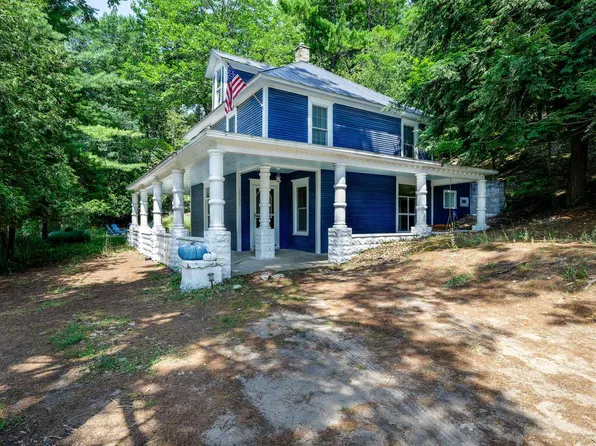10390 Deadstream Rd, Honor, MI 49640