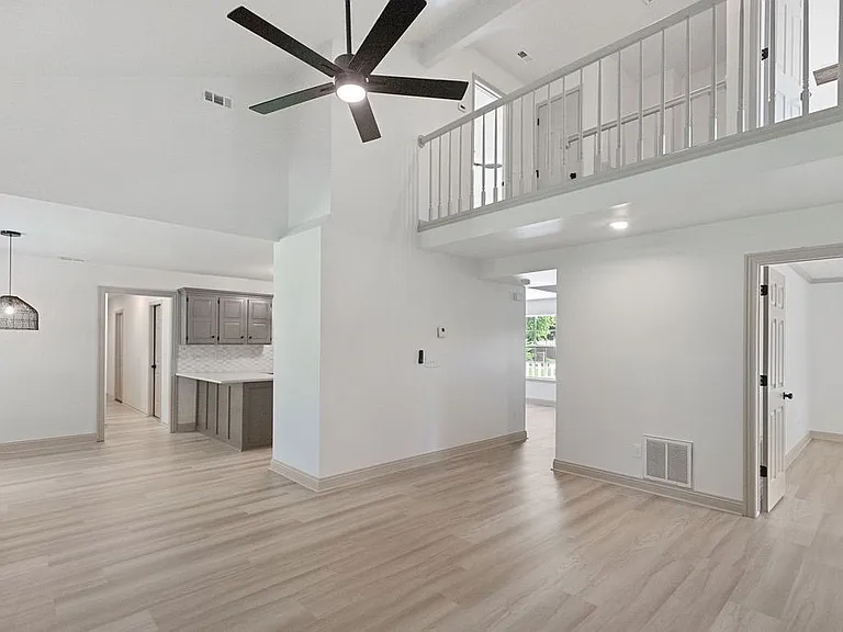 2201 E Bristol Pl — Photo 7