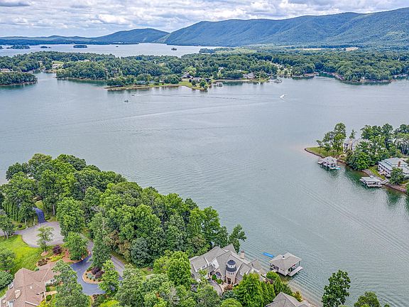 3rd image of 140 Blackwater Cir