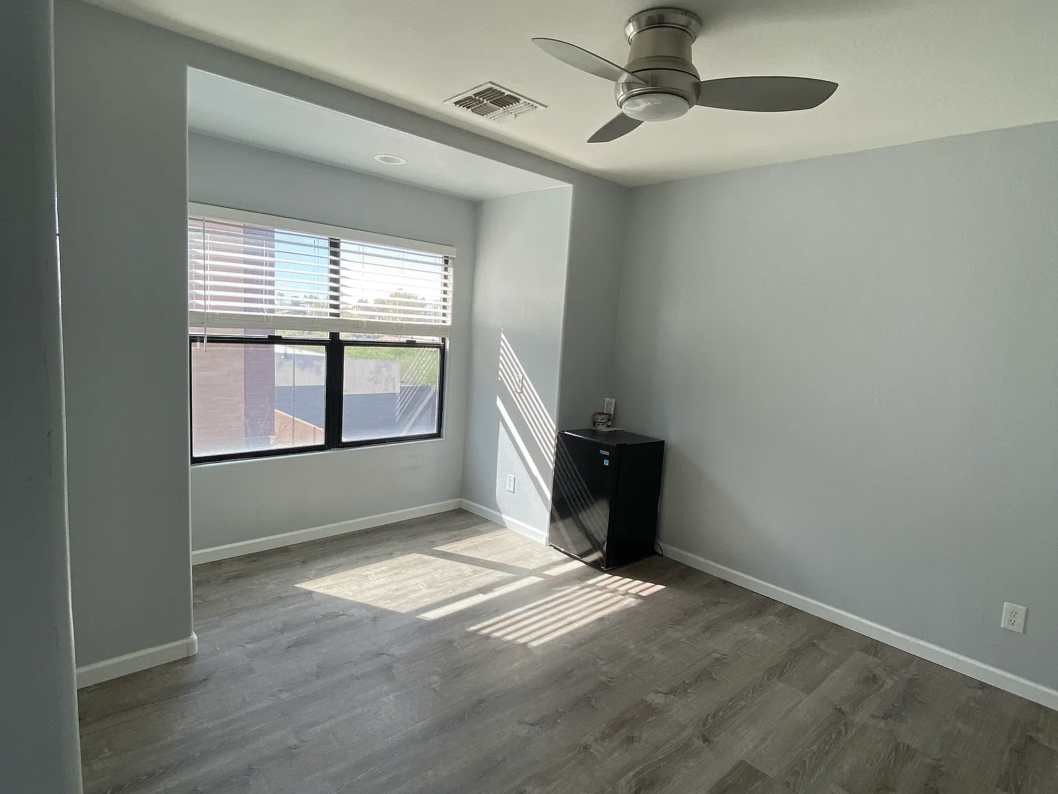 330 S Farmer Ave — Photo 2
