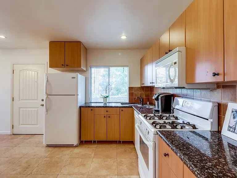 1859 1/2 Grand Ave #1 — Photo 4
