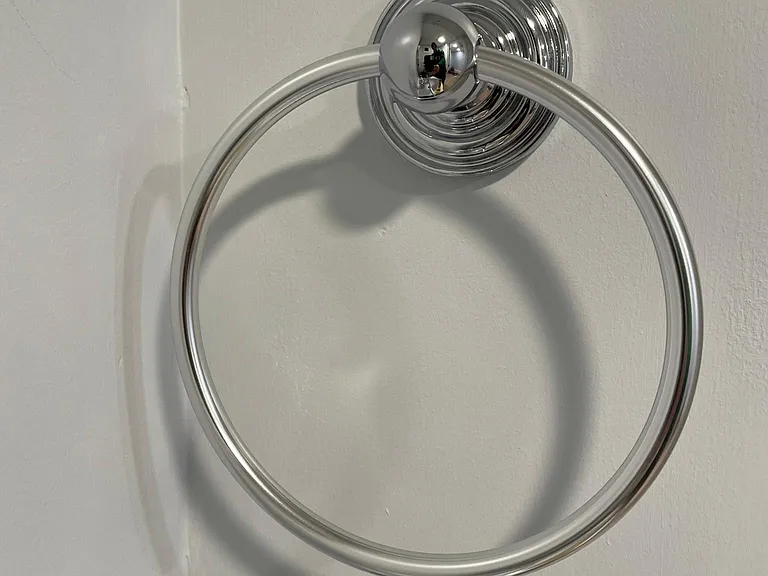 Other hardware includes handtowel holder