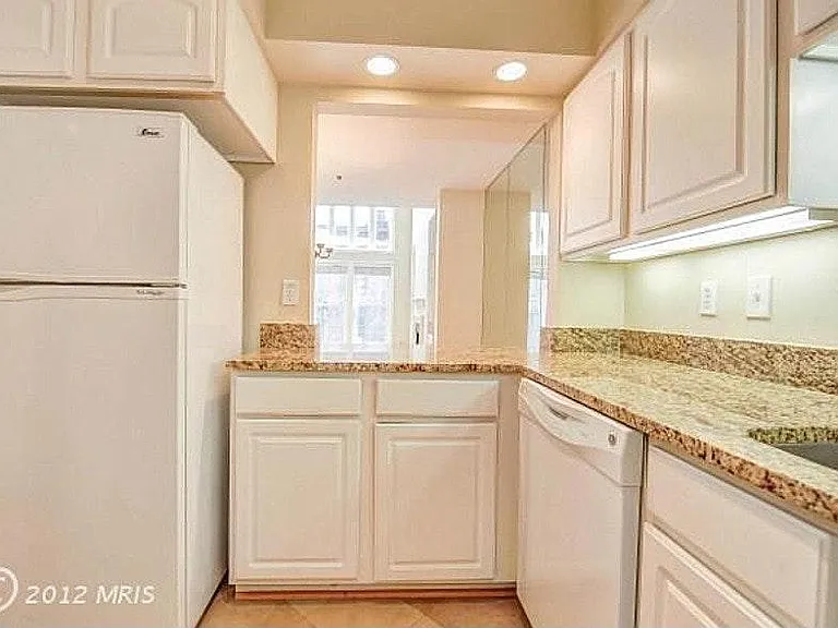 115 N Lee St #202 — Photo 11