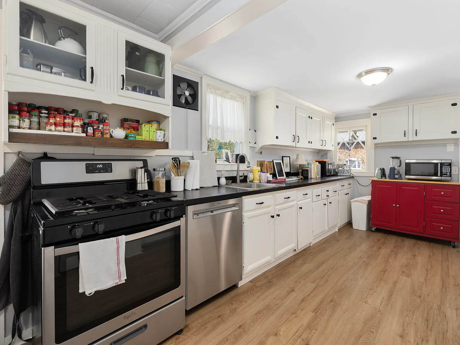 3 bed, 1400 sqft, $2,850 — Photo 1
