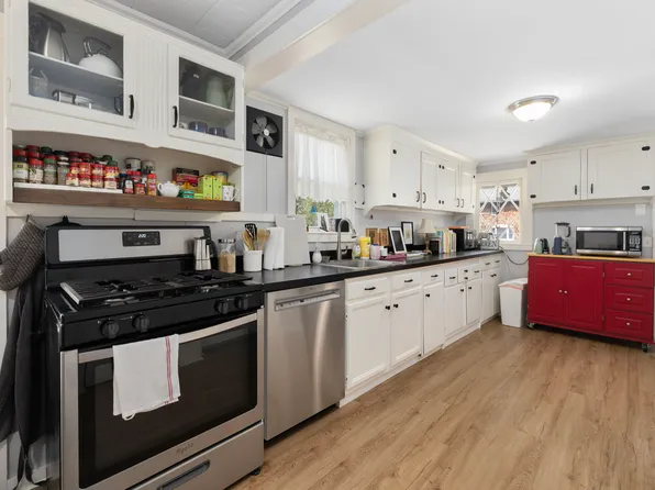 826 Main St #1A, Warren, RI 02885