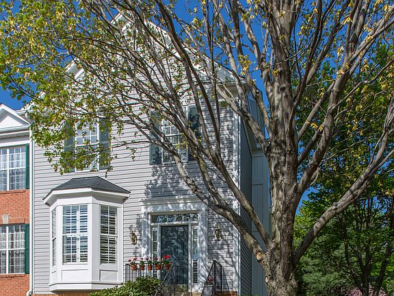 3rd image of 1 Vanderbilt Ct