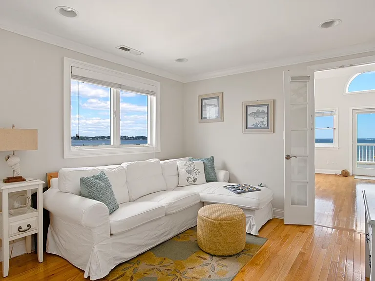 Master Bedroom sitting area