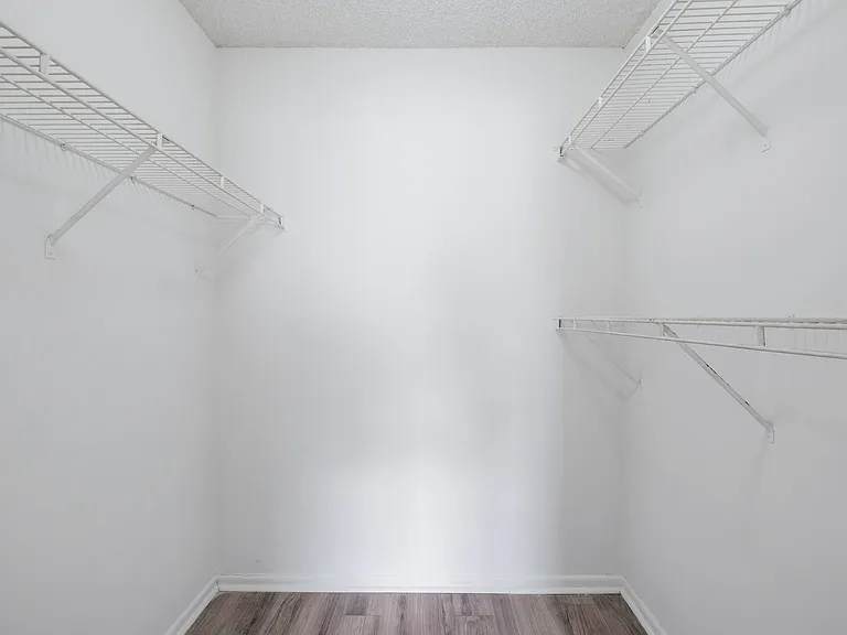 1153 Lake Victoria Dr #I — Photo 14