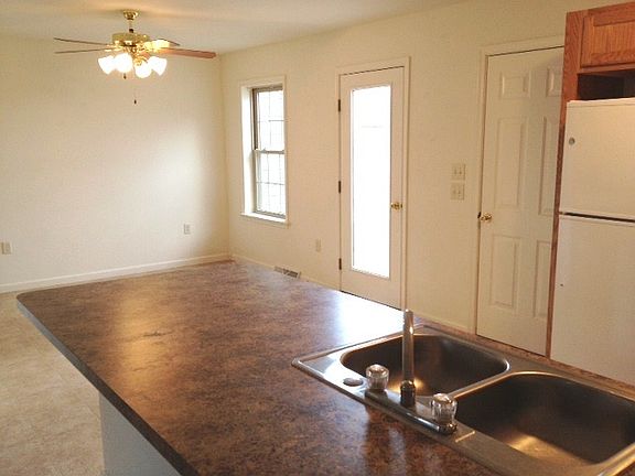 Kitchen & Dining Area
