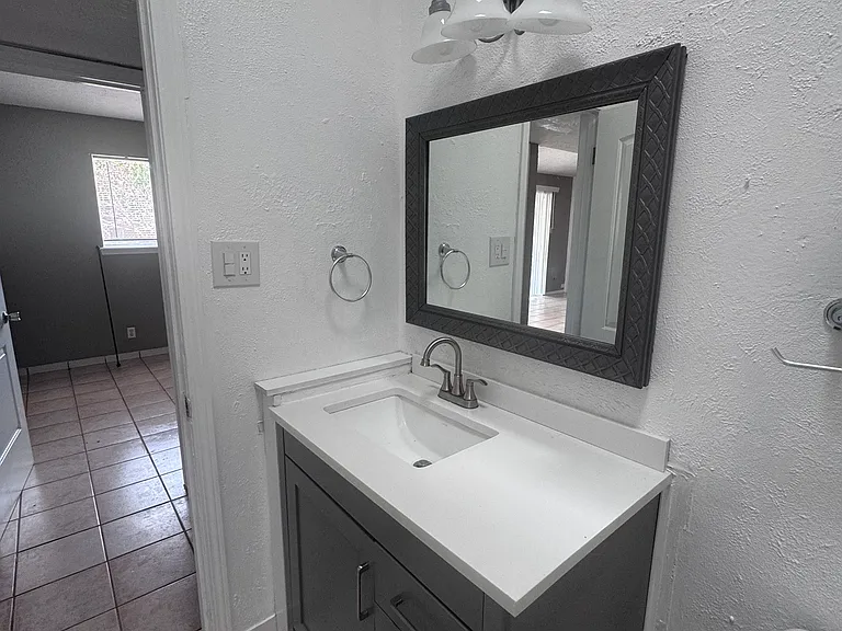 10128 Shipley Ave — Photo 8