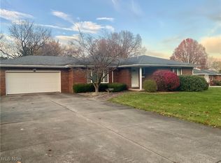 7573 Catherine St, Masury, OH 44438