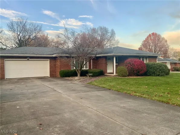 7573 Catherine St, Masury, OH 44438