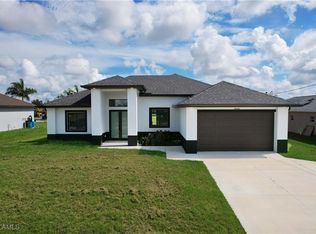 2606 Diplomat Pkwy W, Cape Coral, FL 33993