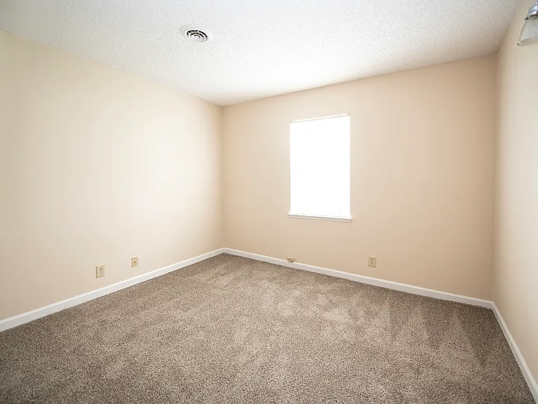 Willow Run Apartments — Photo 32