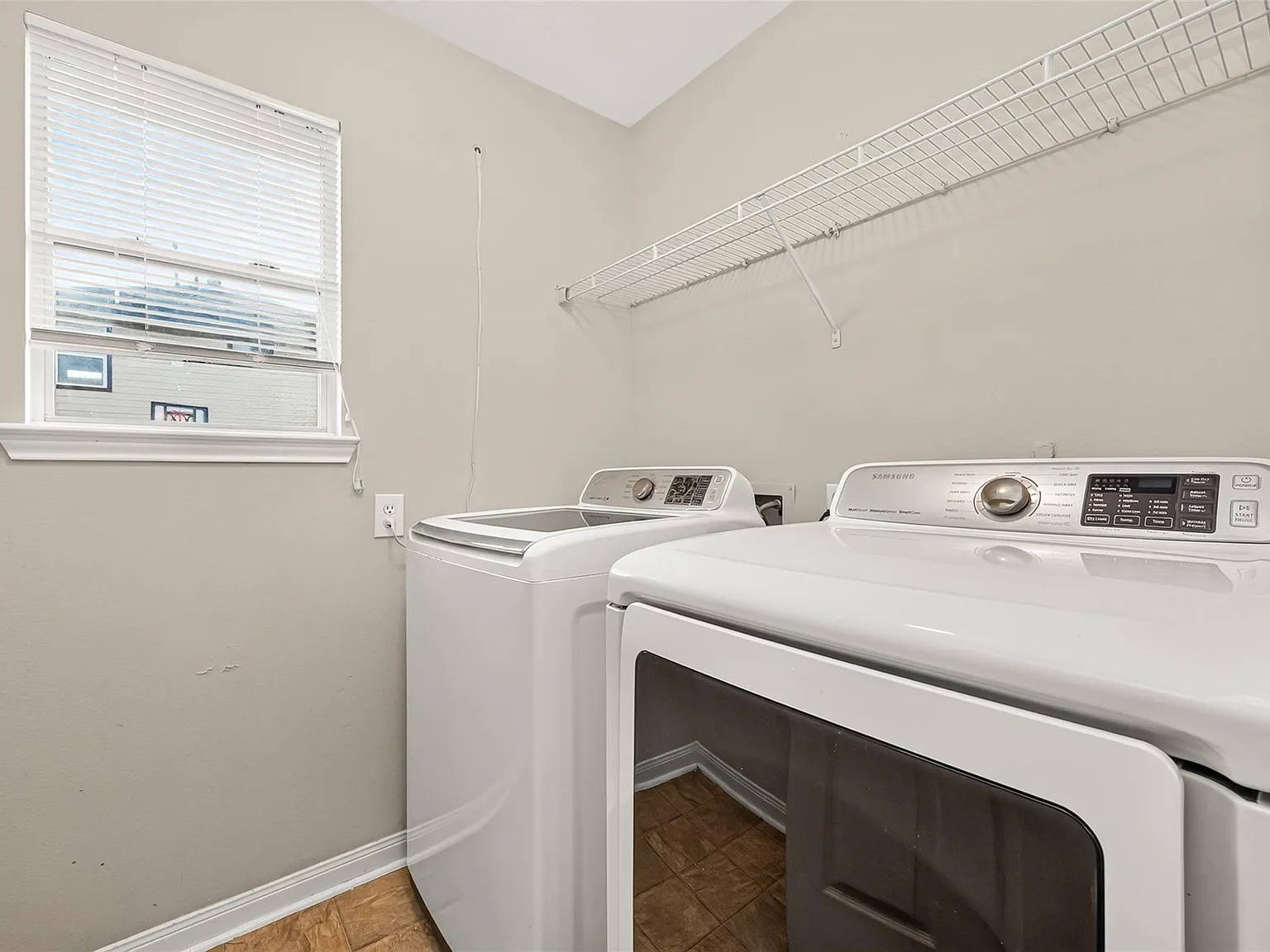 3 bed, 2.0 bath, 1495 sqft, $1,850 — Photo 3