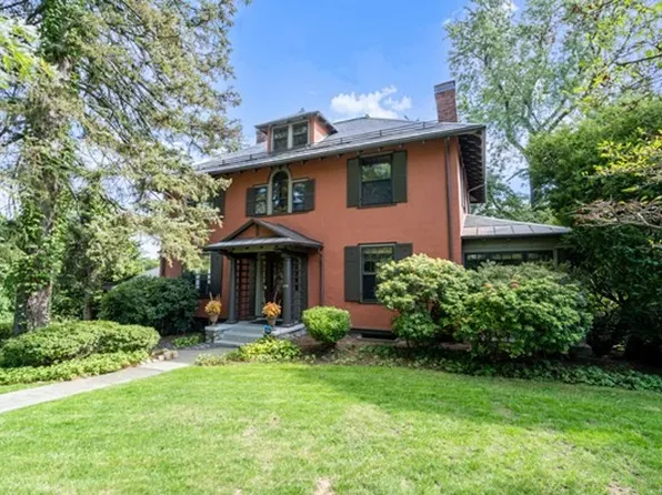 215 Washington St, Belmont, MA 02478