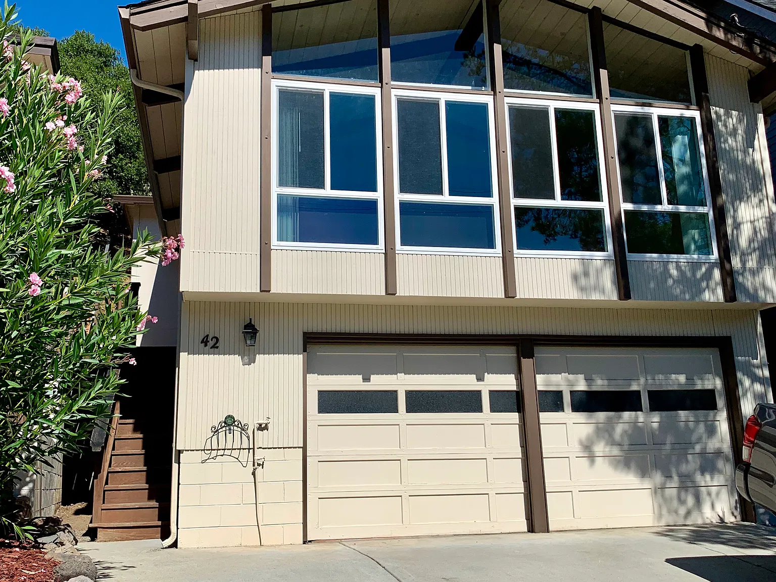 42 Roslyn Ave — Photo 1