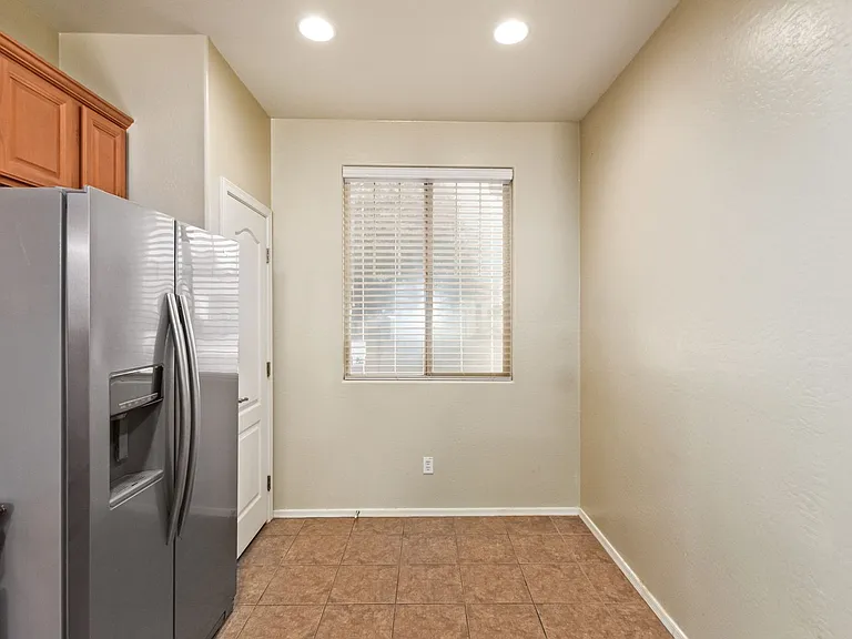 7419 W Glass Ln — Photo 11