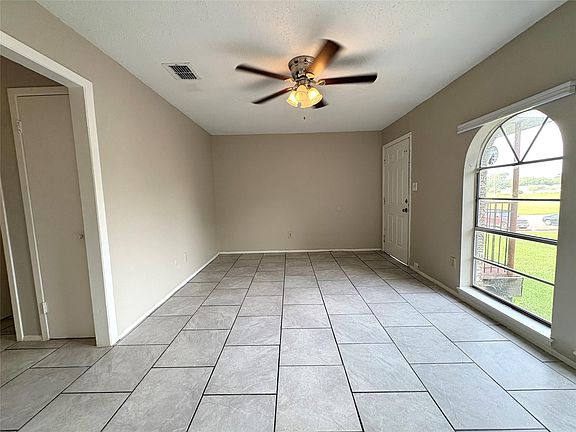 3rd image of 3021 Sycamore Ave #8