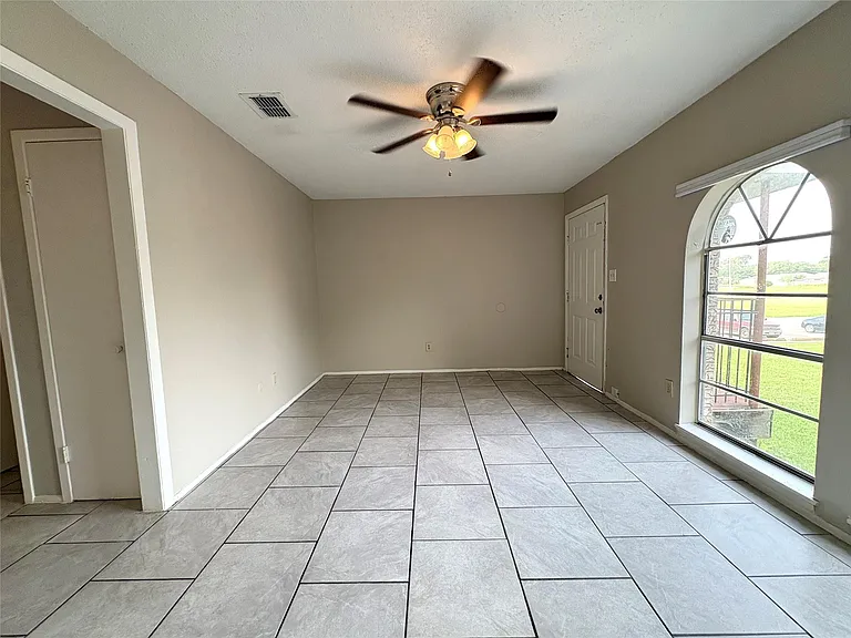 3021 Sycamore Ave #8 — Photo 3