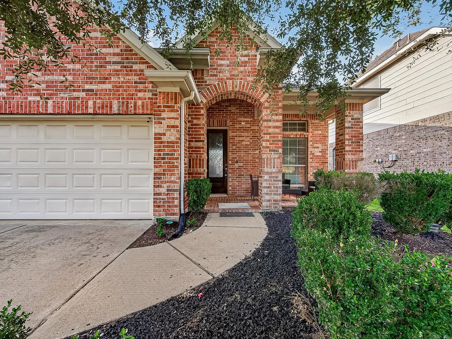 4 bed, 3.0 bath, 2351 sqft, $2,650 — Photo 4