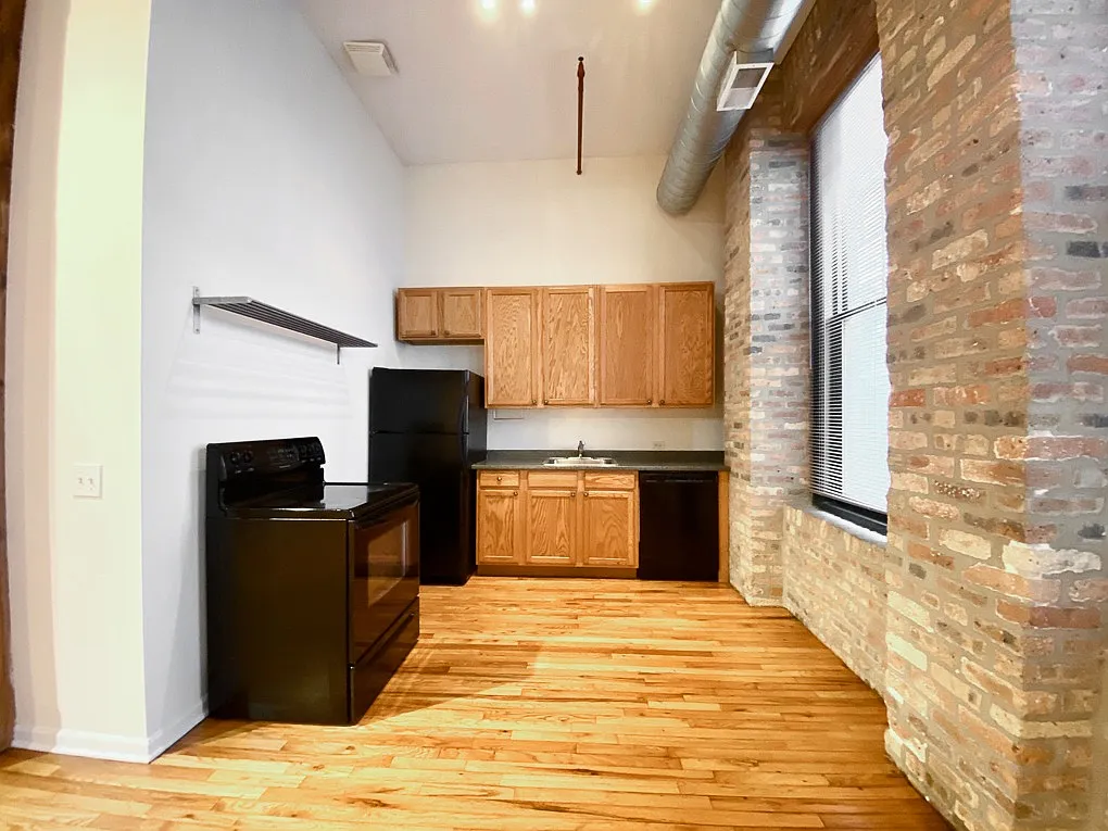 845 W. Fulton Market St. — Photo 4