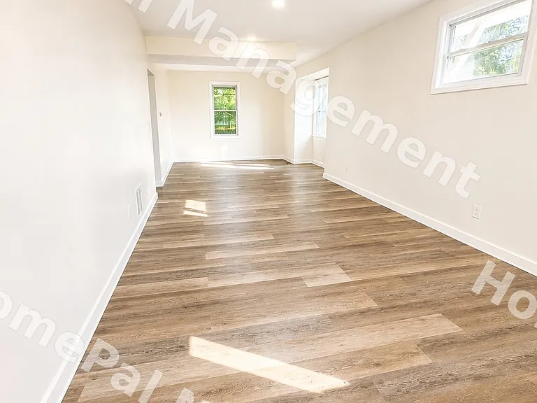 2416 Fowler Ave — Photo 7