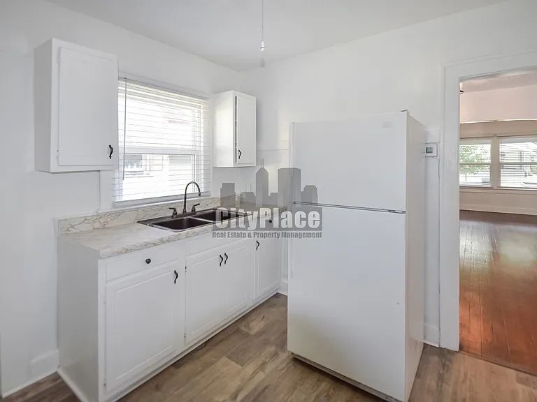 810 N Gladstone Ave — Photo 8