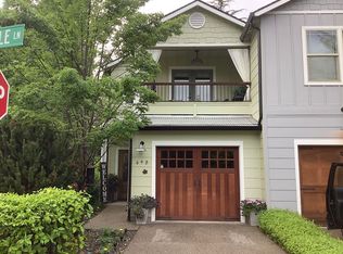 698 SE Vine Maple Ln, Grants Pass, OR 97527