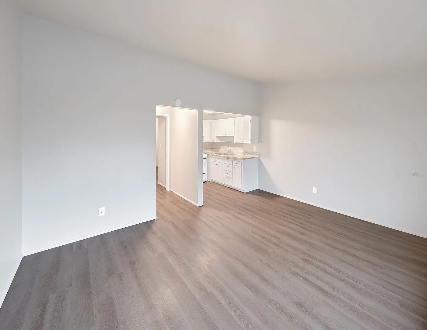 Gladstone Apartments — Photo 3