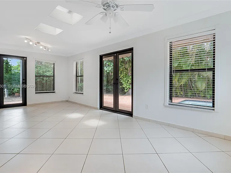 8045 SW 62nd Ct — Photo 3