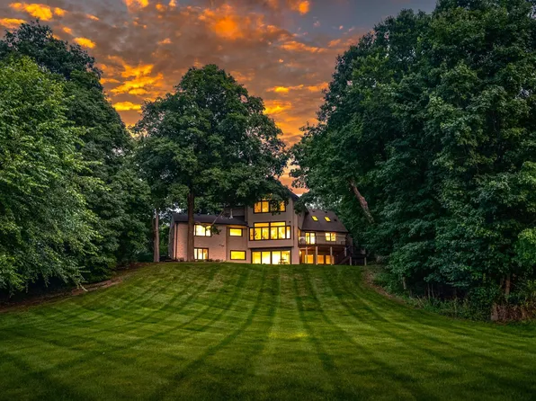 5940 Hardscrabble Cir, Mound, MN 55364