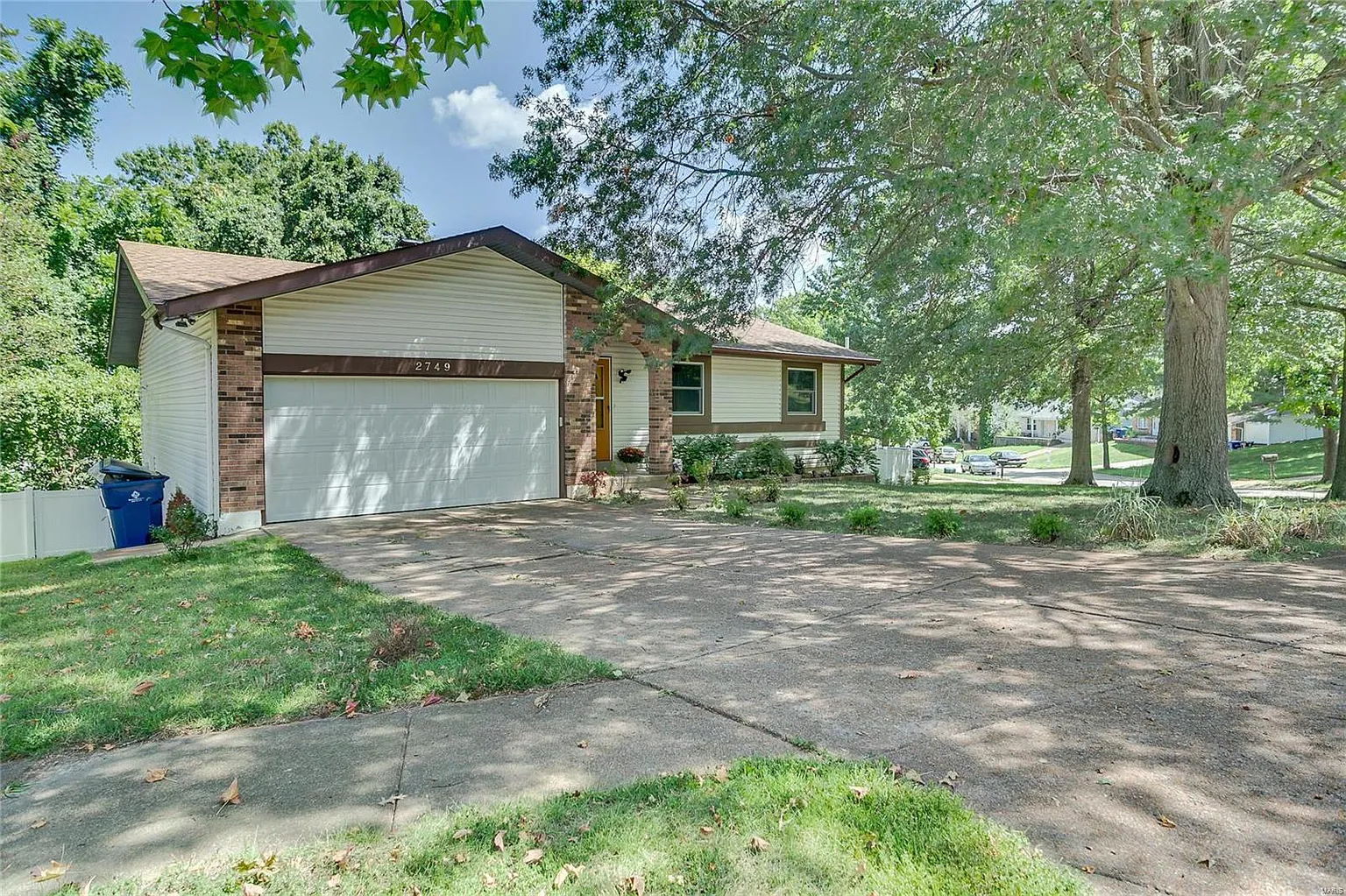 2749 Creekwood Manor Ln photo 1