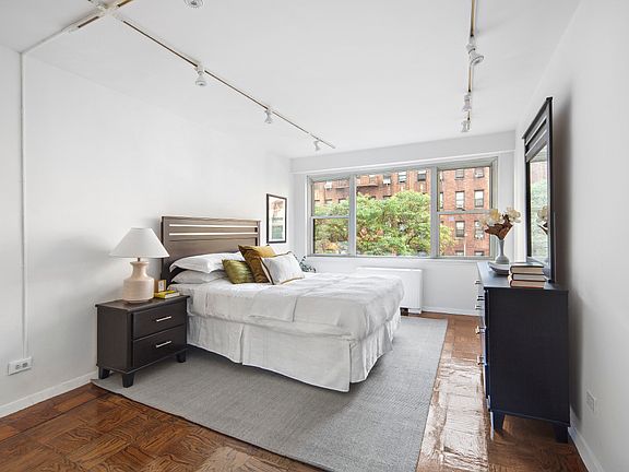 5th image of 420 E 72nd St APT 4L