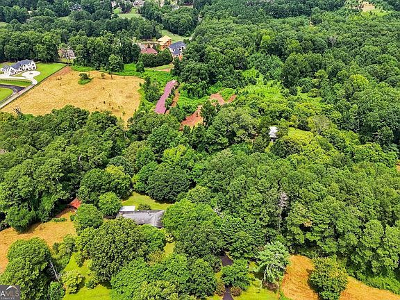2nd image of 2065 Wilkie Rd