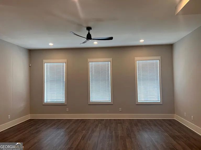 2011 Oak Ln NW — Photo 6