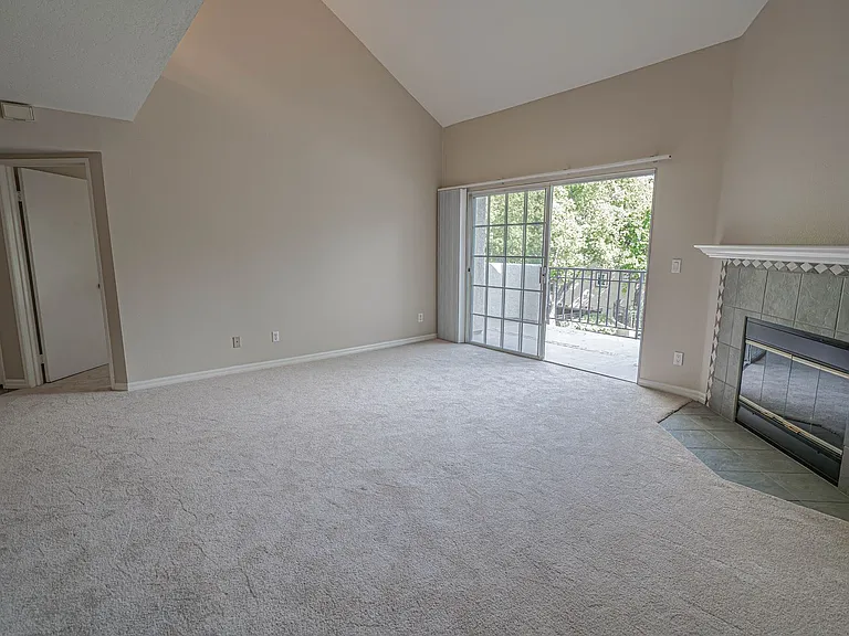 24109 Del Monte Dr #466 — Photo 4