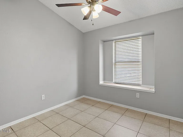 3269 Maple Point Dr — Photo 24