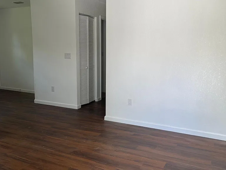 3519 Hyacinth St — Photo 3