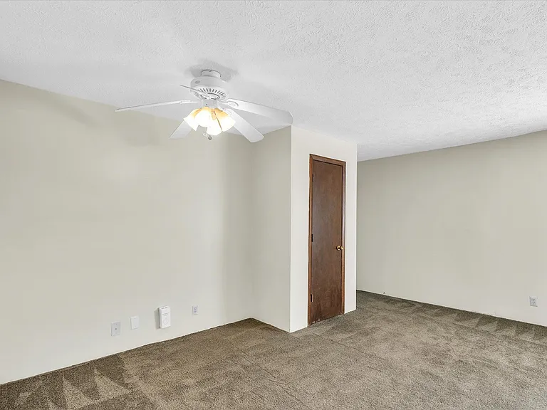 712 Arcadia Dr — Photo 10