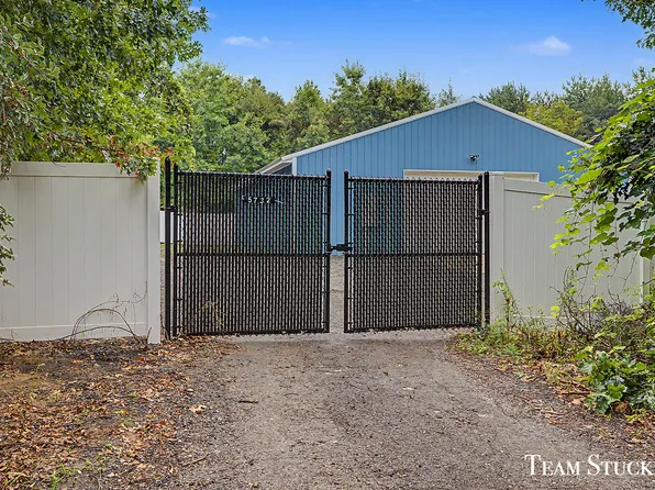5732 Tracy Trl, Fenwick, MI 48834