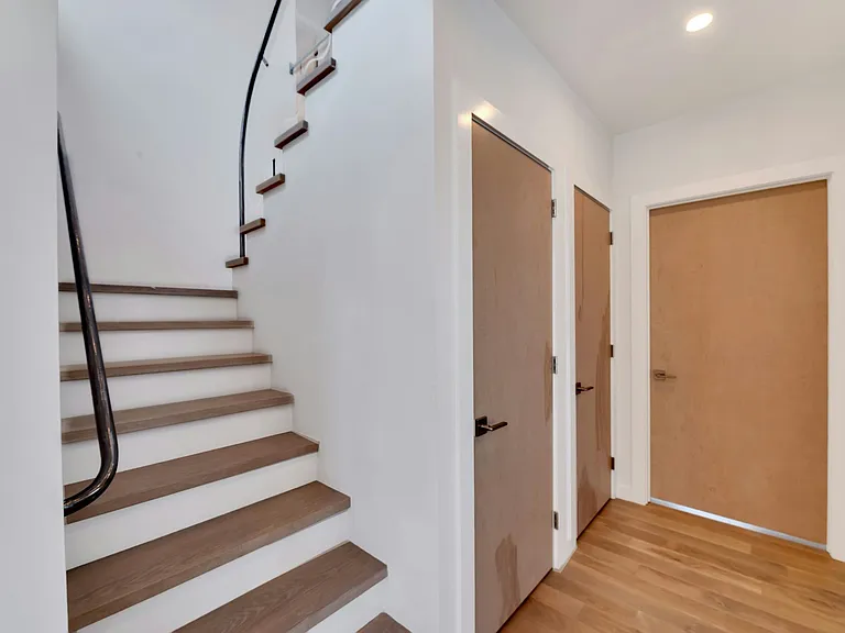 420 Old Farm Rd — Photo 16